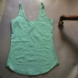 Lululemon Mudra Tank VEUC. Size 6 or 8. See detail